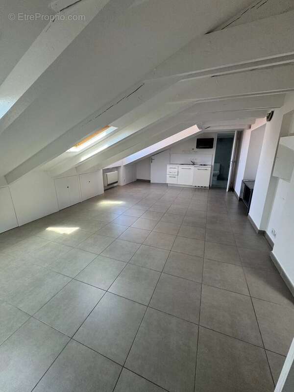 Nice rue foncet - grand studio mansarde - photo 8