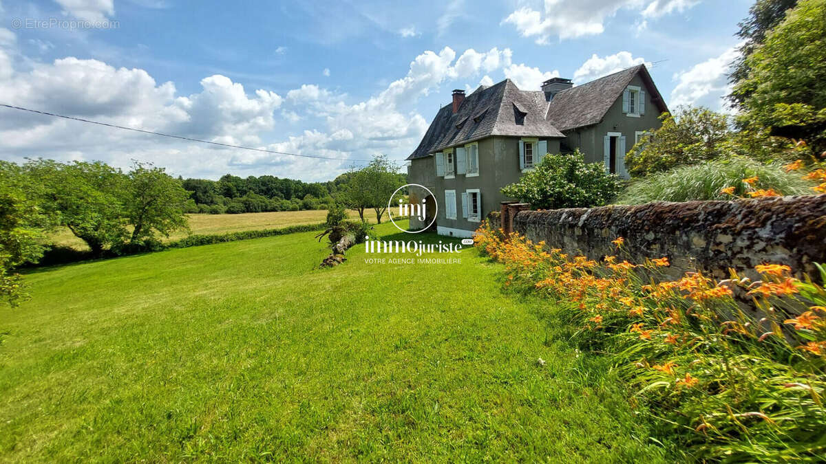 Maison 270 m² à Favars  - photo 2
