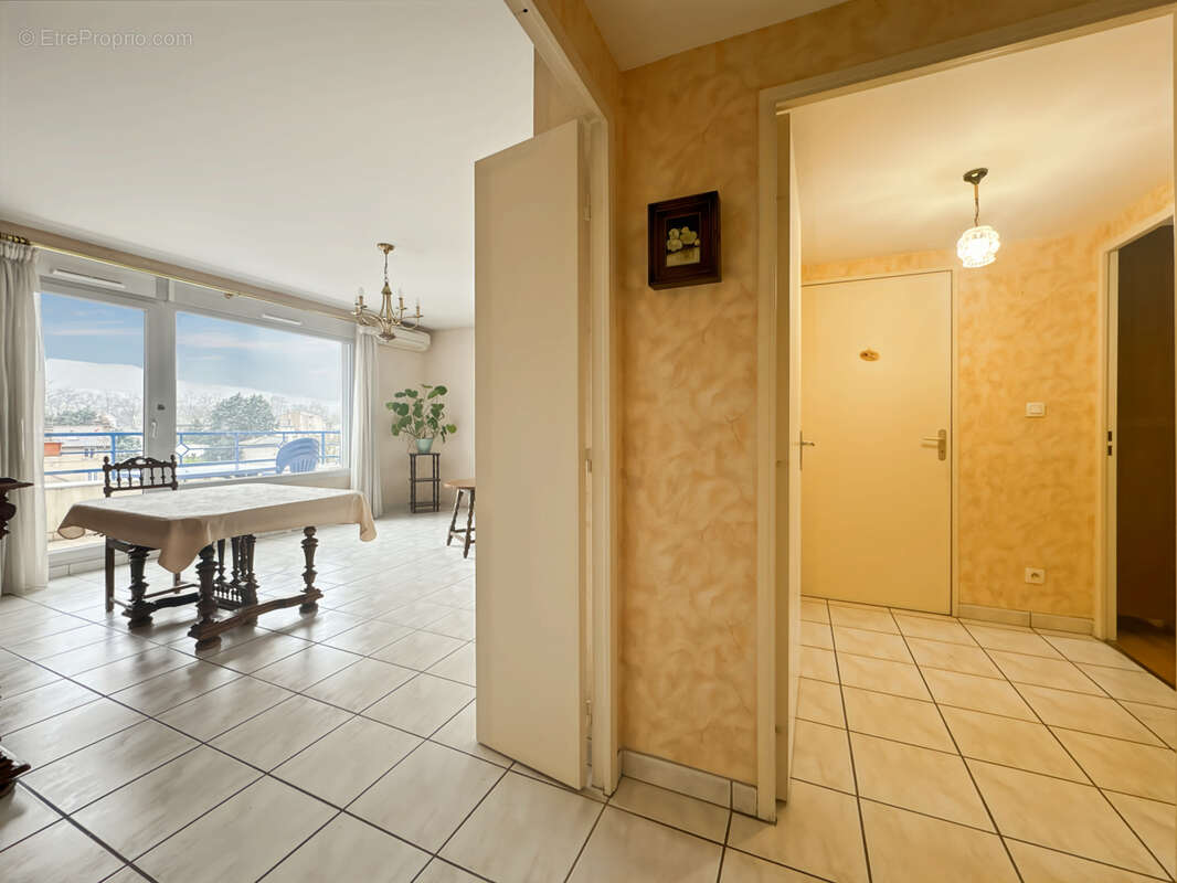 Appartement à NEUVILLE-SUR-SAONE