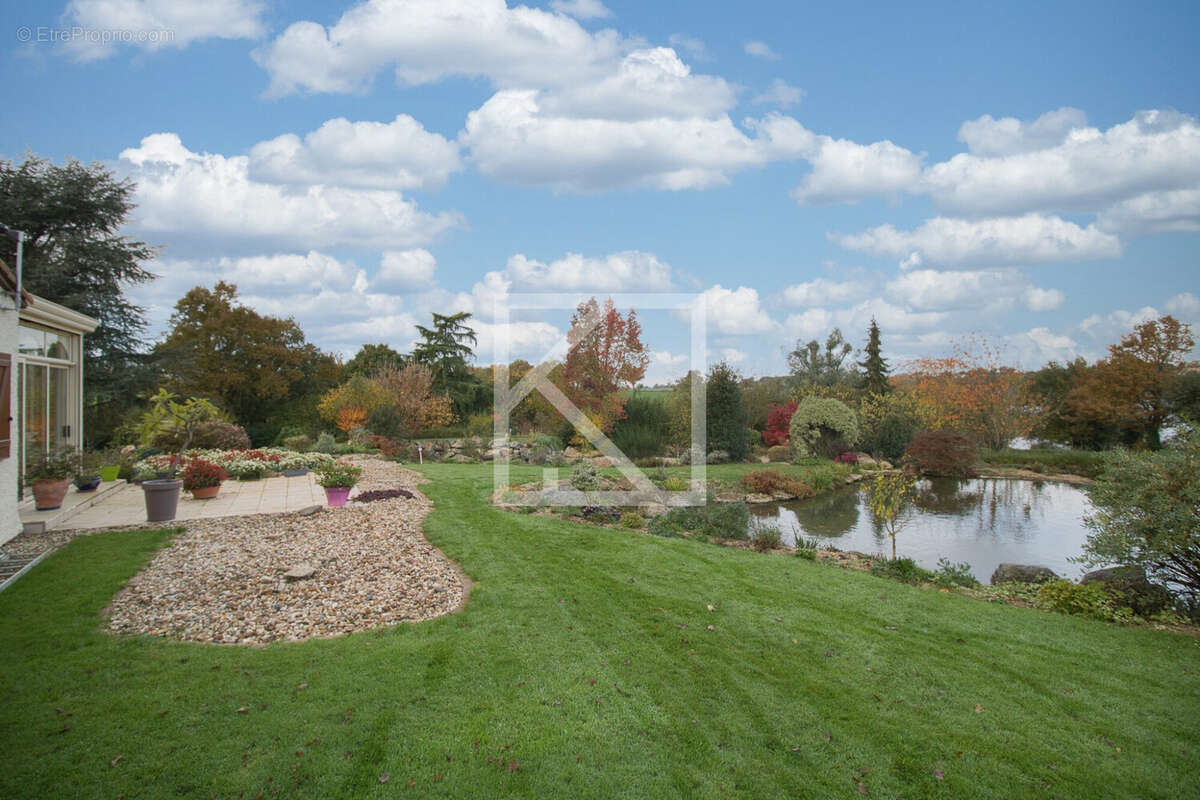 Maison à LA TESSOUALLE
