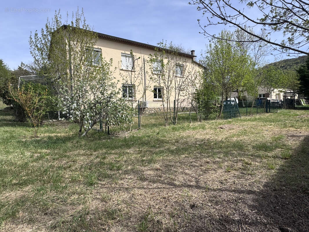 Maison à FRANCILLON-SUR-ROUBION