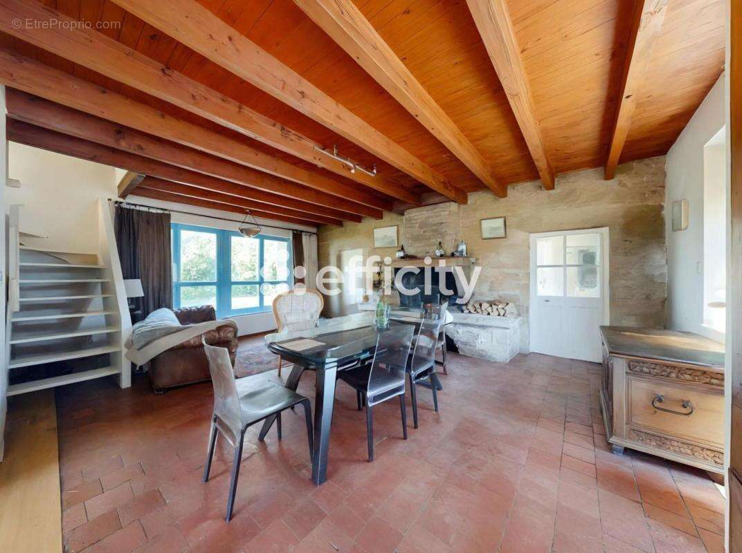 Maison à SAINT-DENIS-LES-BOURG