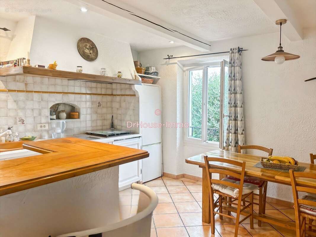 Appartement à ROQUEFORT-LES-PINS