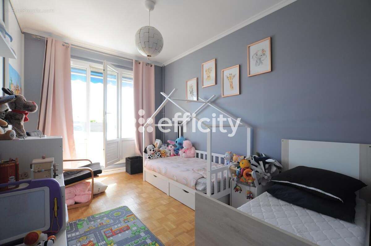 Appartement à DECINES-CHARPIEU