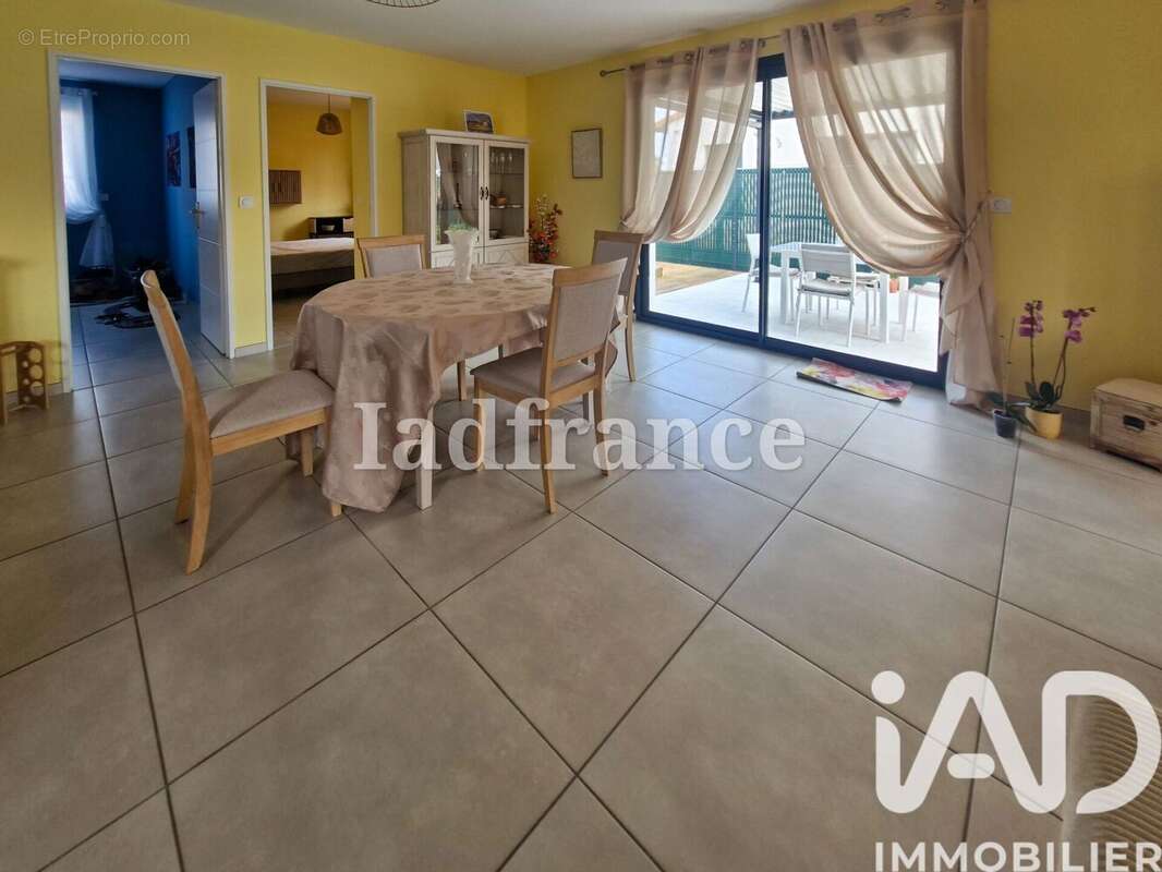 Maison 86 m² à Vinca  - photo 7