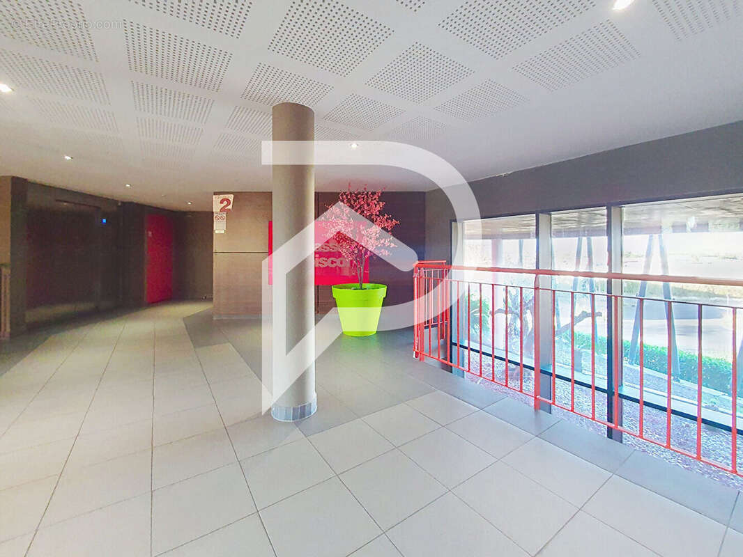 Agde capiscol -appartement t3 traversant 67 m² - double terrasse -double stationnement - photo 16