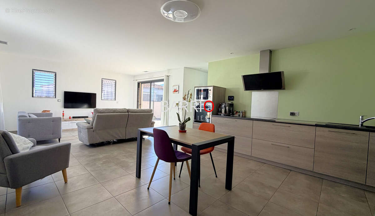 Maison à VILLELONGUE-DELS-MONTS