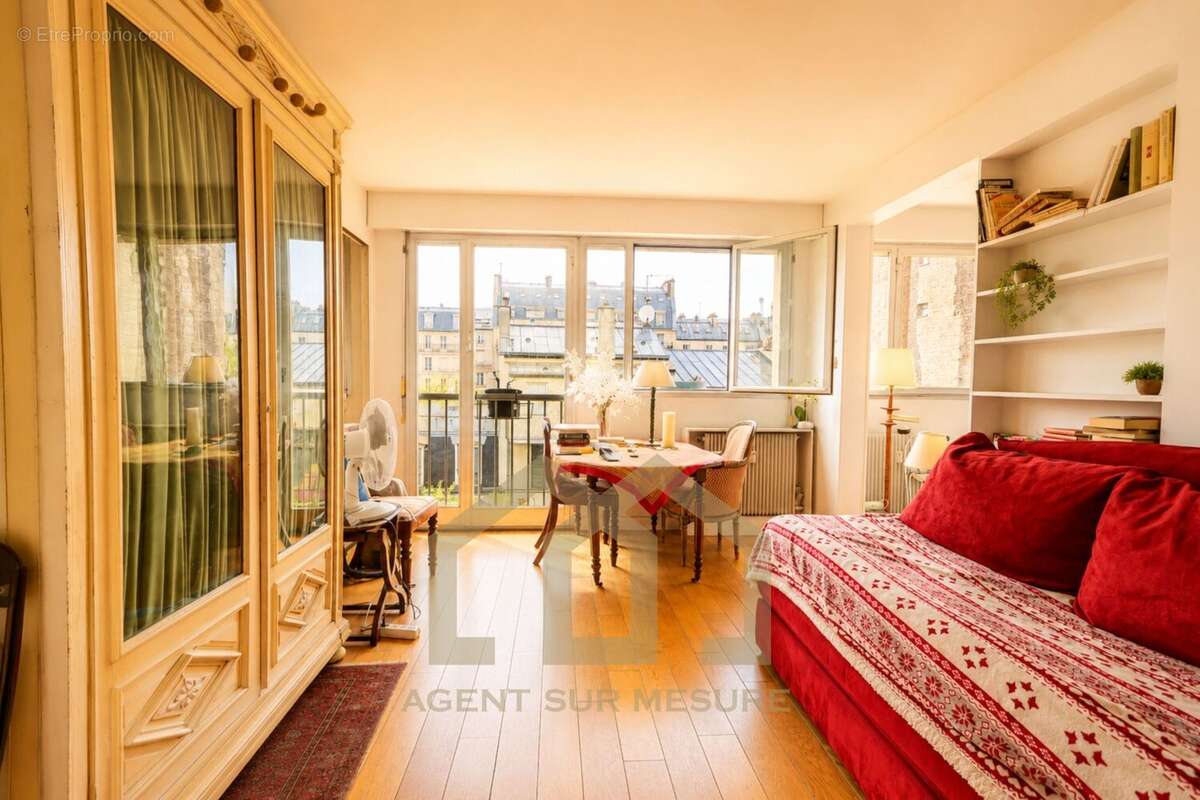 Appartement à PARIS-17E