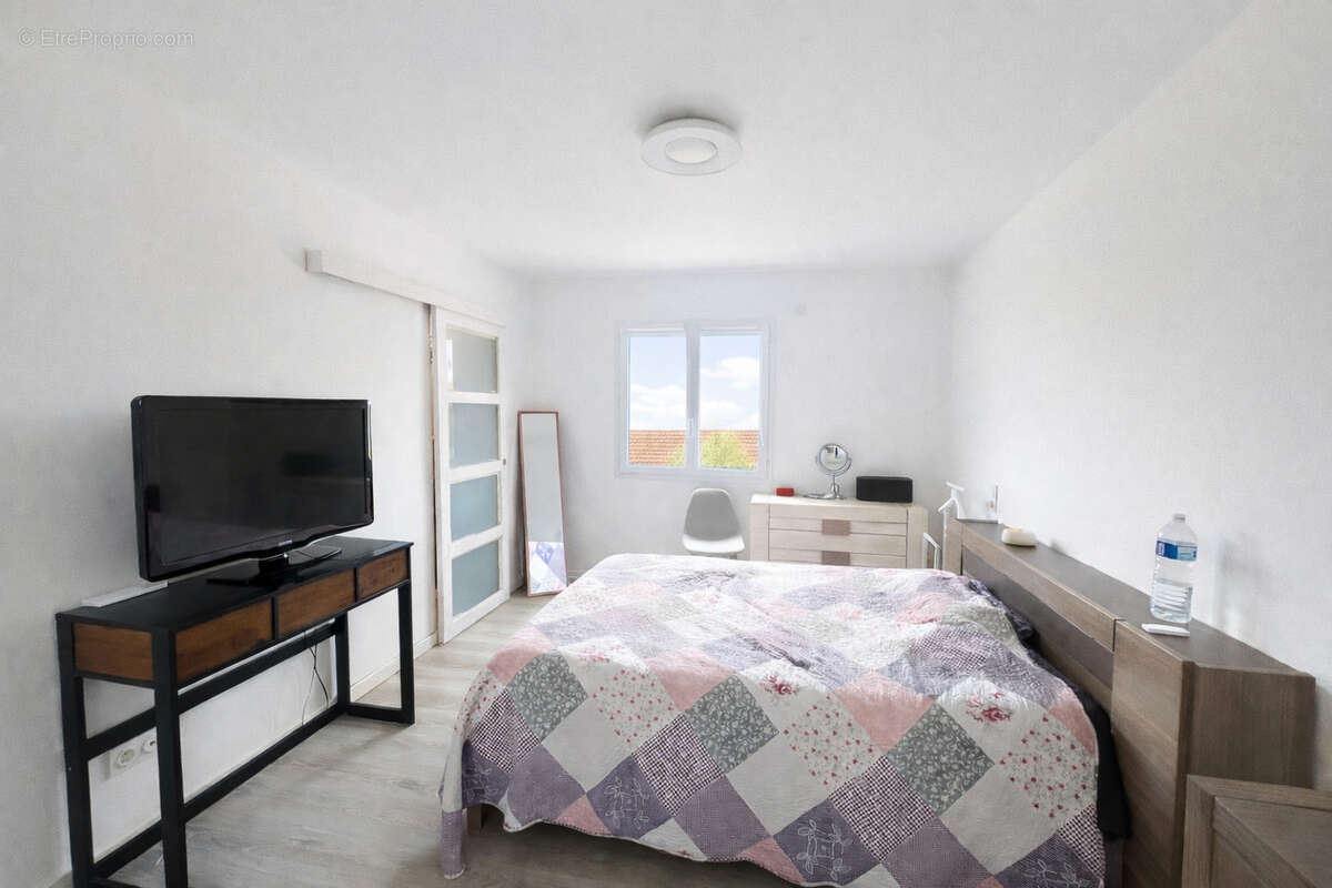 Maison à SAINT-GENIS-LES-OLLIERES