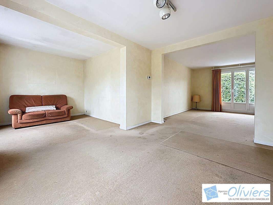 Maison à VOISINS-LE-BRETONNEUX