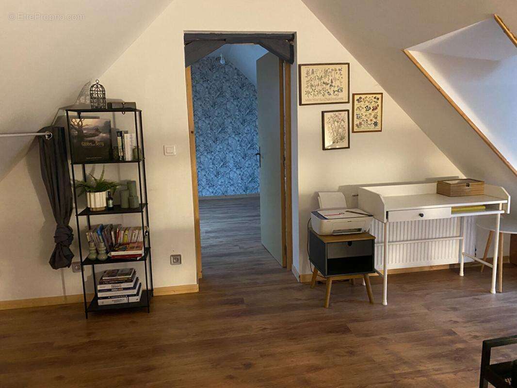 Maison à AZAY-LE-FERRON