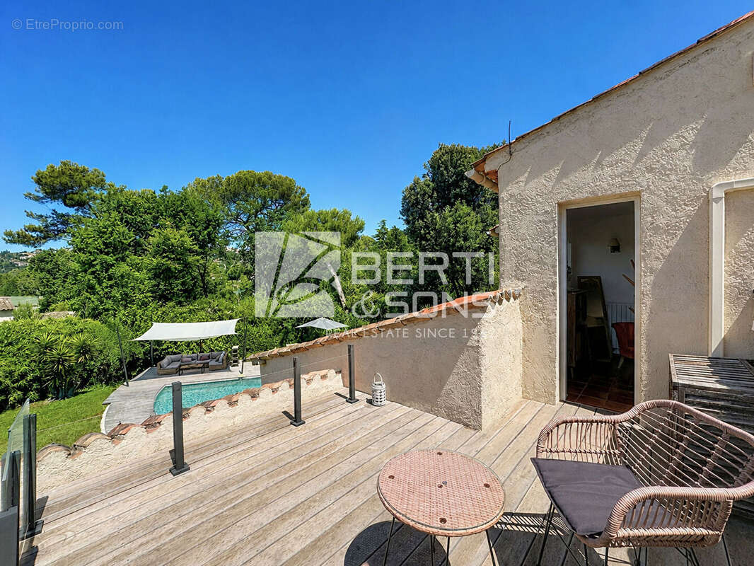 Mougins - villa de charme au coeur d'un domaine prive et securise - photo 9