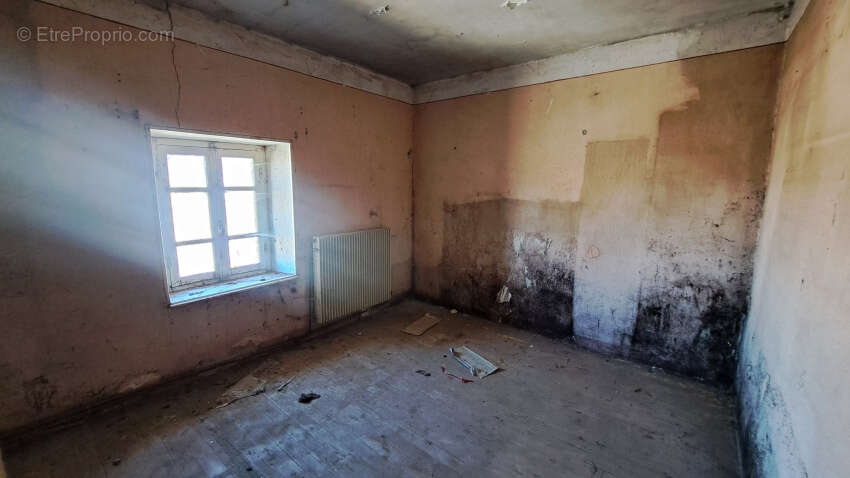 Maison à CHAPDES-BEAUFORT