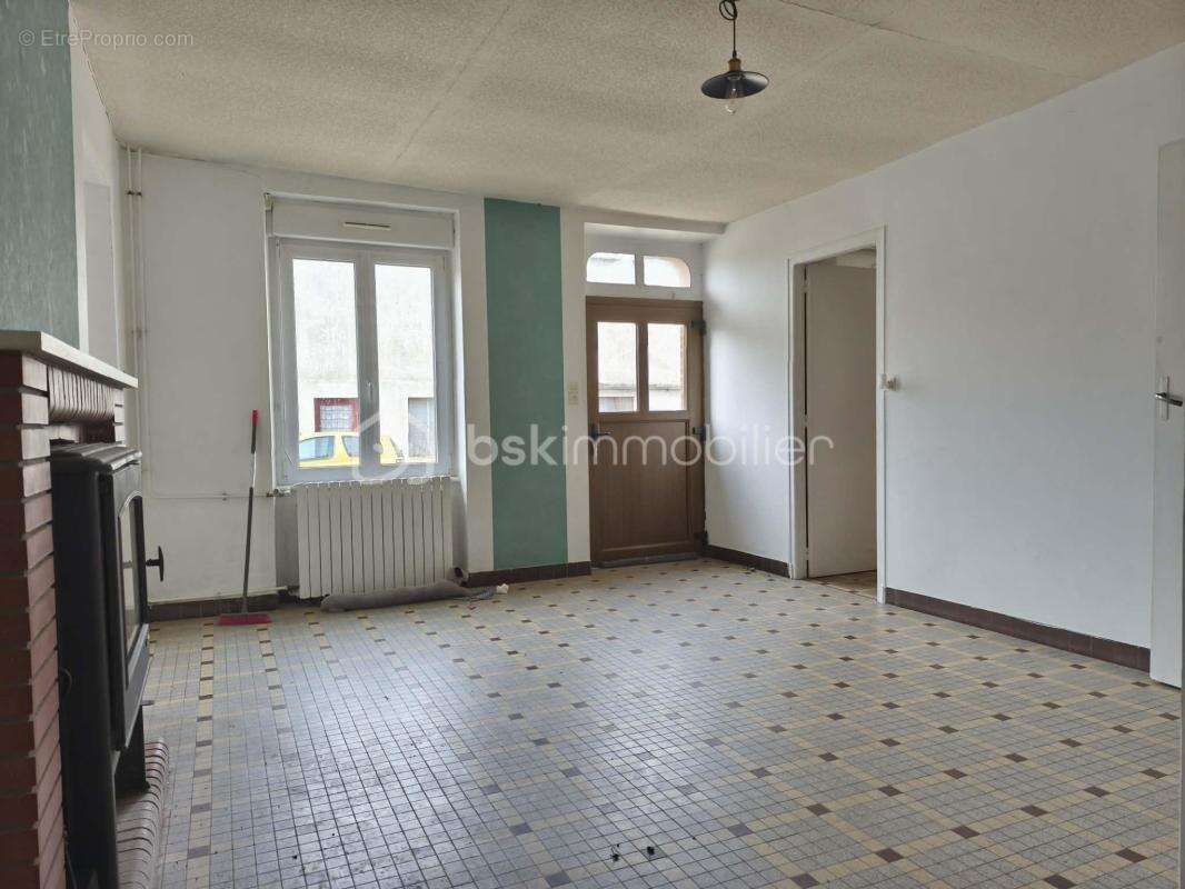 Maison à LASSAY-LES-CHATEAUX