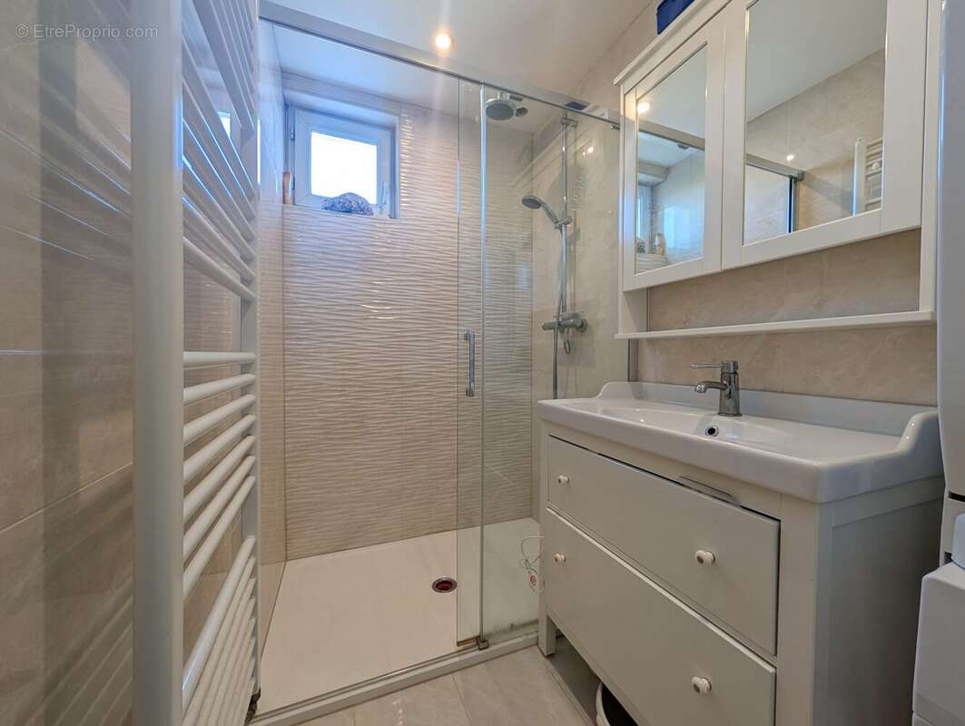 Appartement à LES CLAYES-SOUS-BOIS