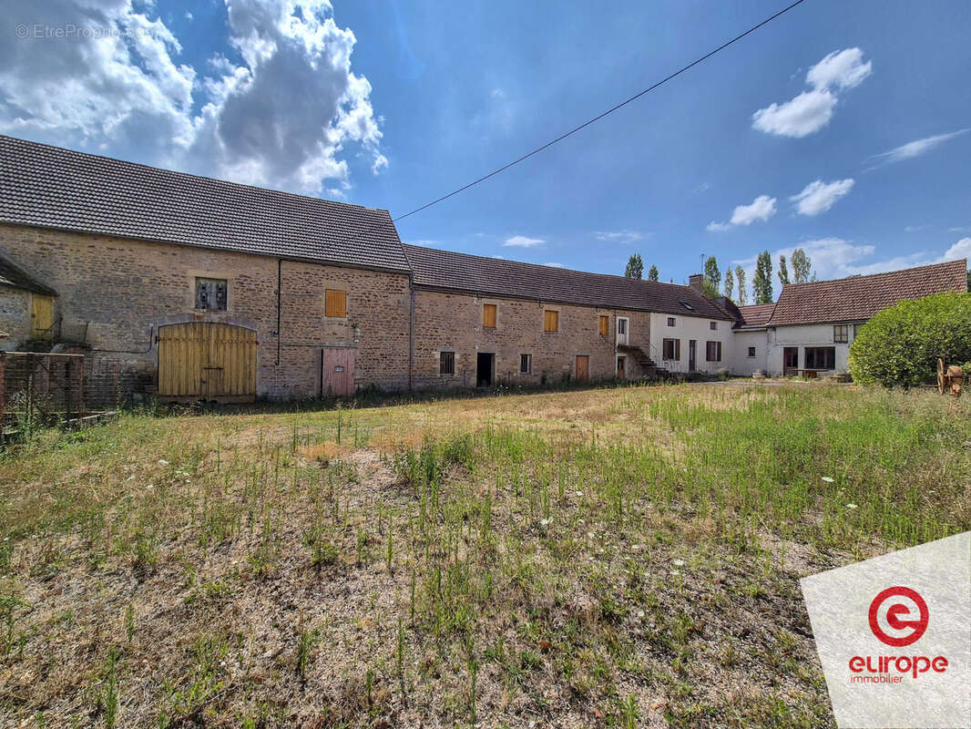 Ferme 10 pièces de 258m2 avec jardin et dépendances à Guillon-Terre-Plaine - photo 30