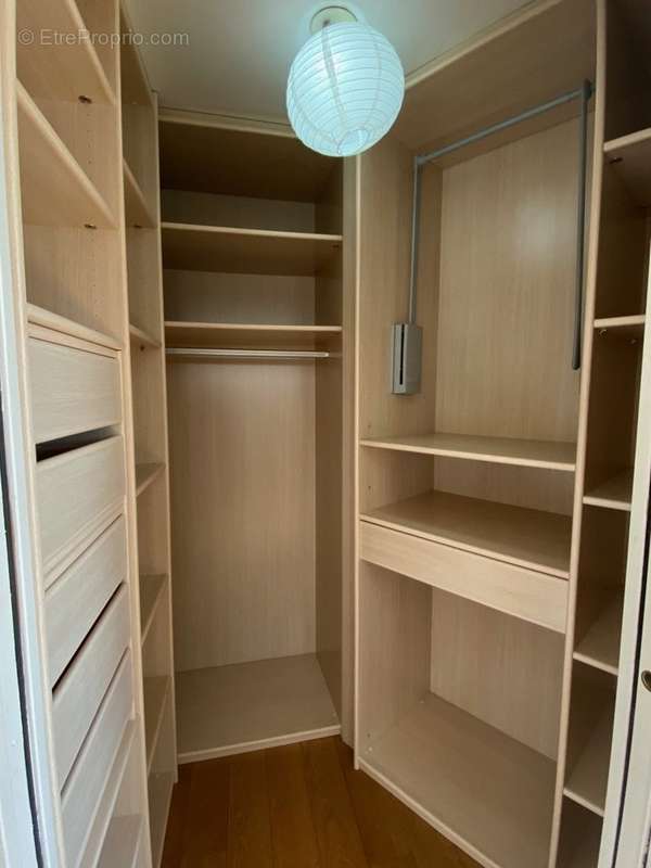 dressing chambre 2 - Appartement à MONTREUIL