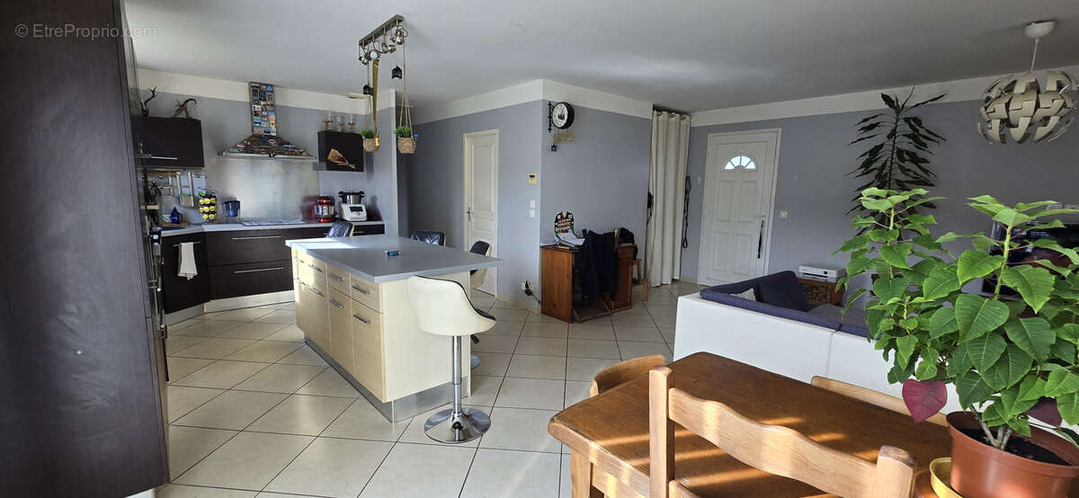 Maison à OPOUL-PERILLOS