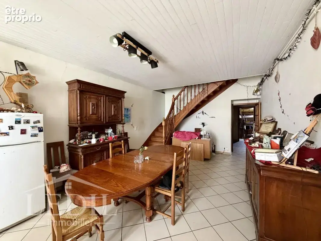 Grande maison de village avec vue, terrain et dépendances - photo 4