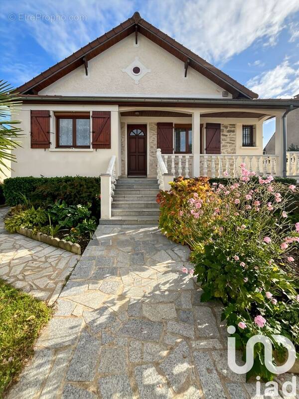 Photo 1 - Maison à BRIE-COMTE-ROBERT