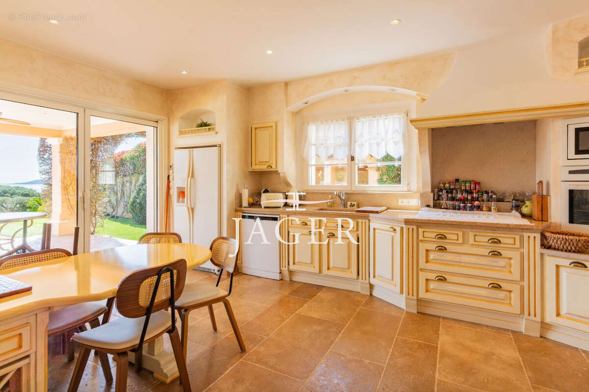 Maison 400 m² à Sainte-Maxime  - photo 5