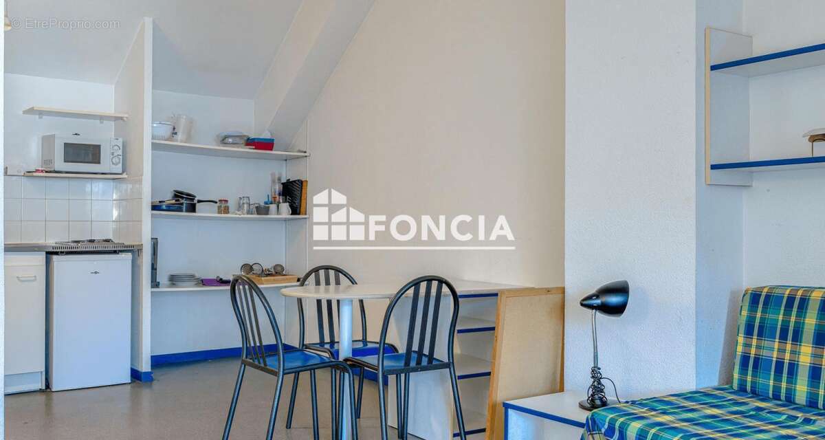 Idéal investisseur ou premier achat ! Au cœur du centre-ville de Chambéry, découvrez ce studio de 30,06 m² situé au 3ᵉ étage, à  - photo 3