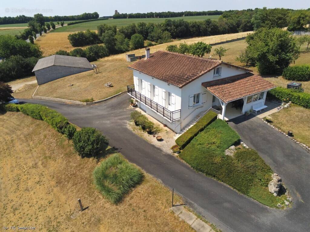 Maison à VILLEFAGNAN