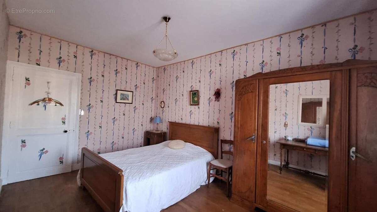 Maison à PIEGUT-PLUVIERS