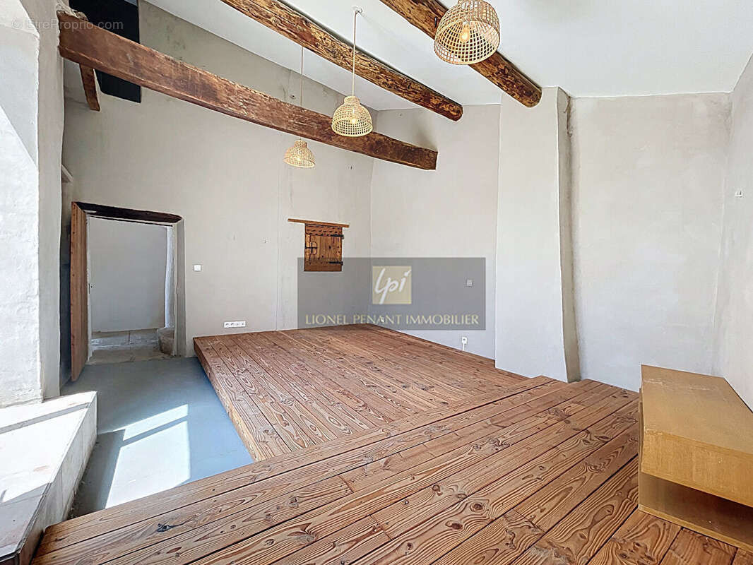 Maison à PERNES-LES-FONTAINES