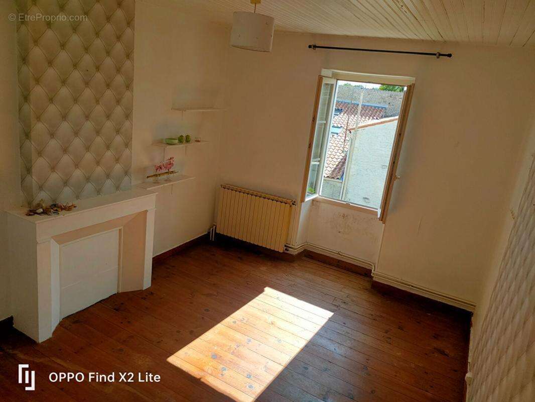 Maison à SAINT-SATURNIN-DU-BOIS