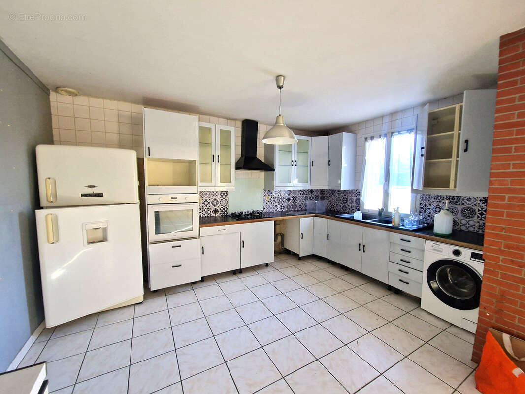 Maison à SAINTE-FOY-DE-PEYROLIERES