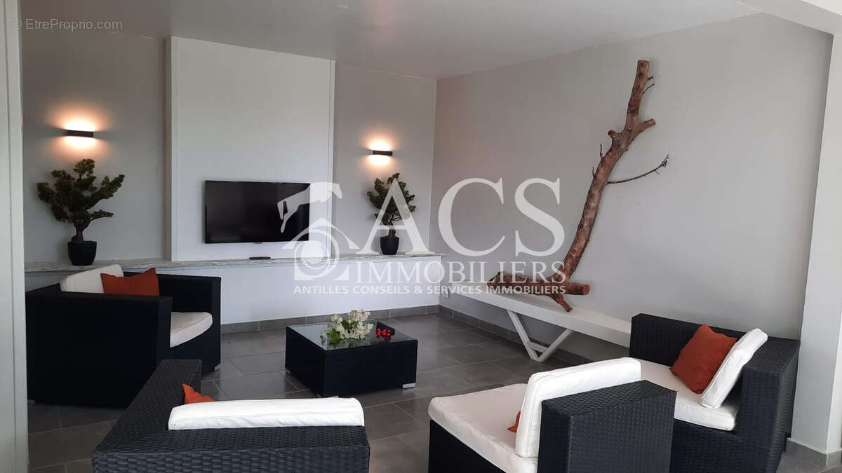**À vendre : Superbe villa rénovée avec vue mer et campagne   Le Marin** - photo 7