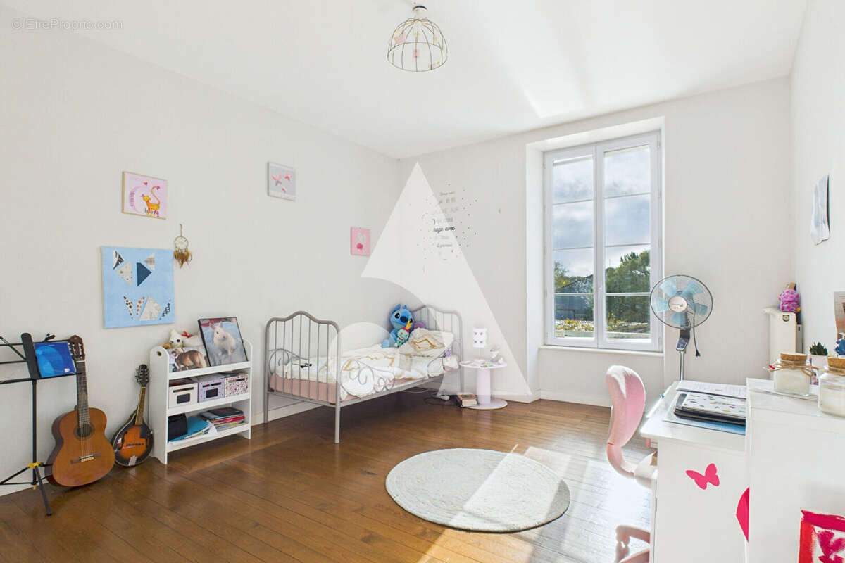 Demeure bourgeoise de 330m² habitables - photo 7