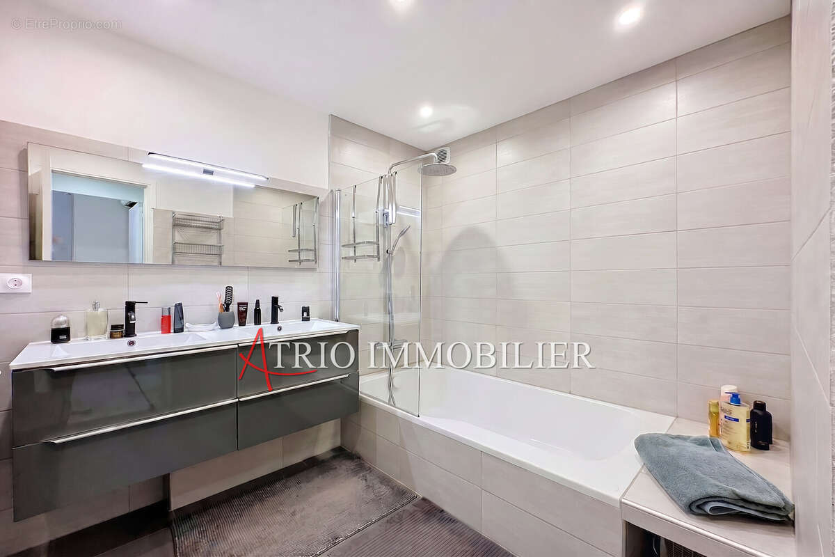 Appartement à SAINT-LAURENT-DU-VAR