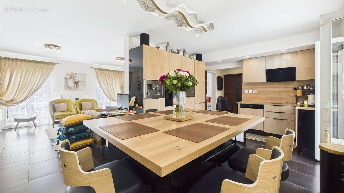 Maison à SAINTRY-SUR-SEINE