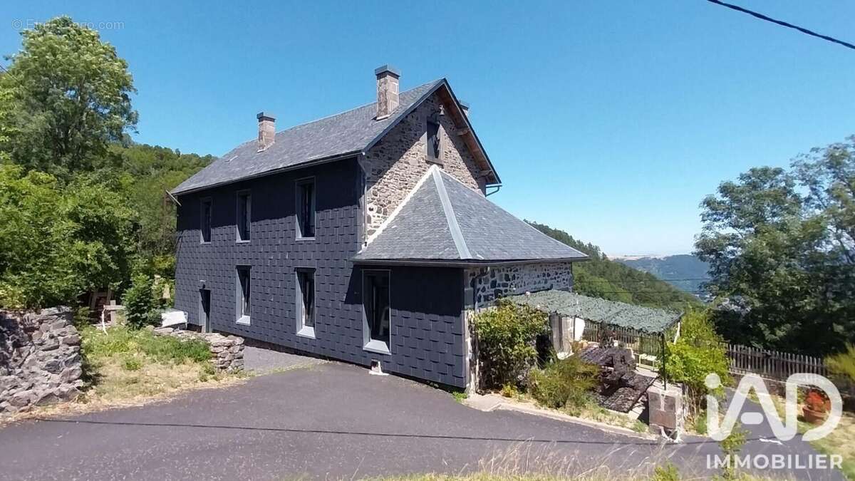 Maison 220 m² à Besse-Et-Saint-Anastaise  - photo 2