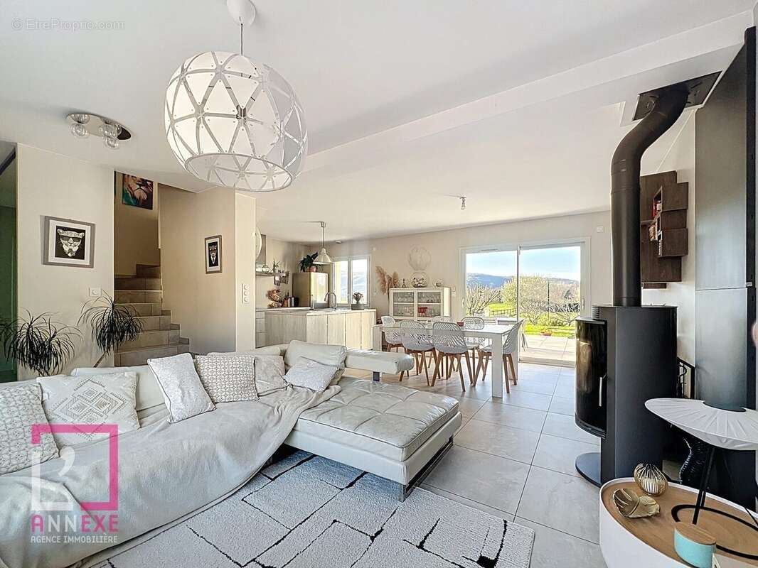 Maison à FONTAINES-SAINT-MARTIN