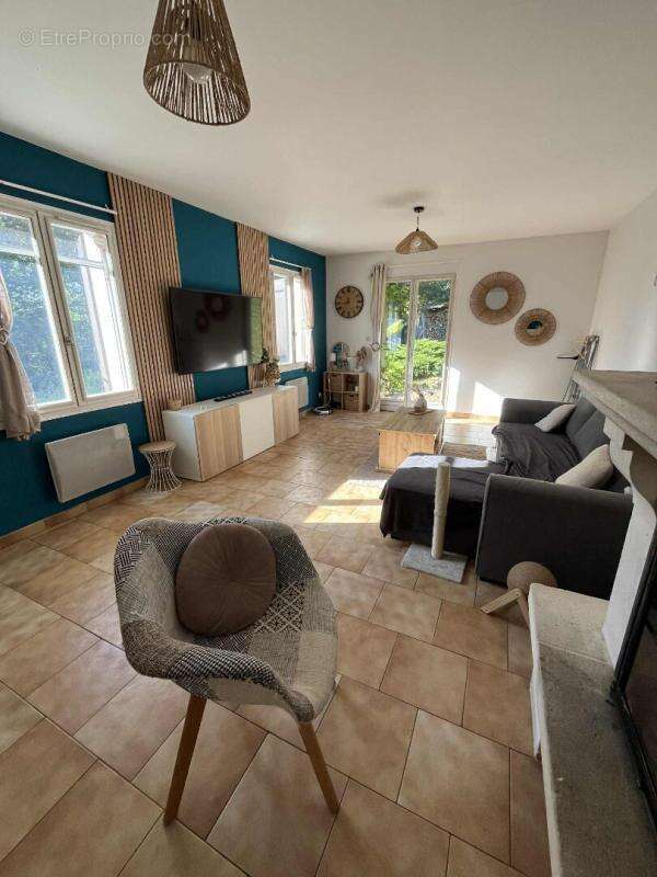 Maison à CHATEAU-L'EVEQUE
