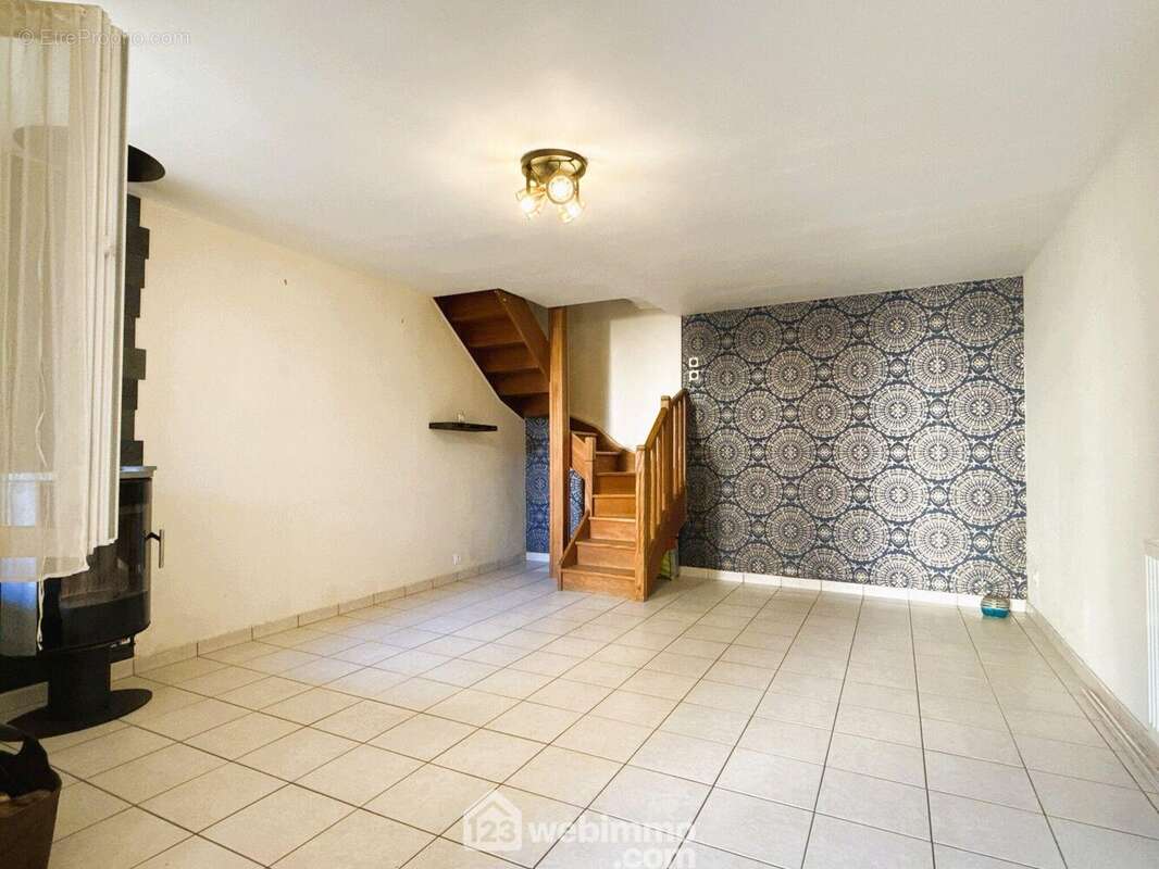 Le salon-séjour d'environ 19 m2, - Maison à BUXEROLLES