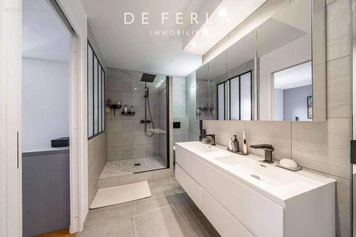 Appartement à PARIS-14E
