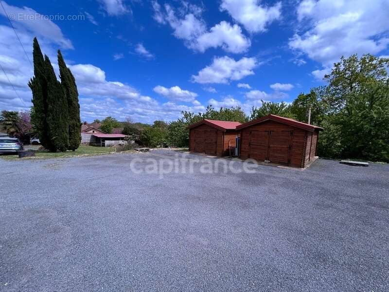 Dpt Dordogne (24), à vendre COULAURES maison P11 de 390 m² - Terrain de 4 828,00 m² - Plain pied - photo 13