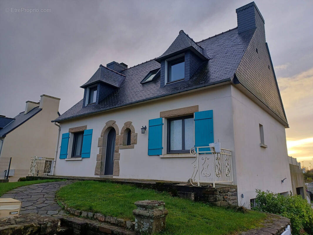 Maison à CLEDEN-POHER