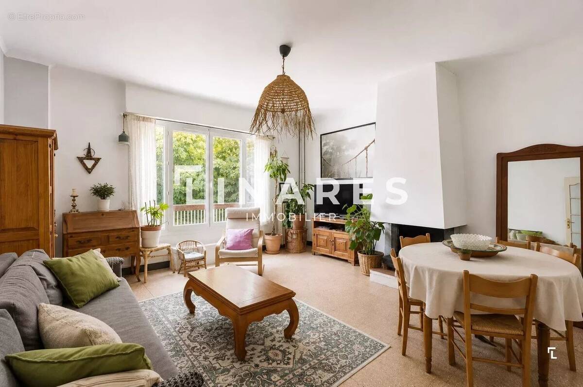 Appartement à MARSEILLE-1E