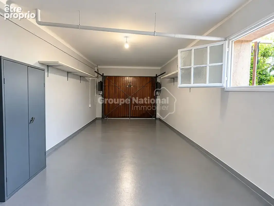 Toulon est bas faron - villa t5 sur deux niveaux de 166 m² -  garages - terrain de 750m² - photo 14