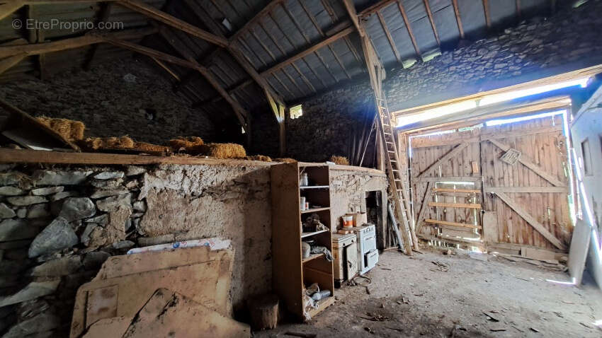 Maison à CHAPDES-BEAUFORT