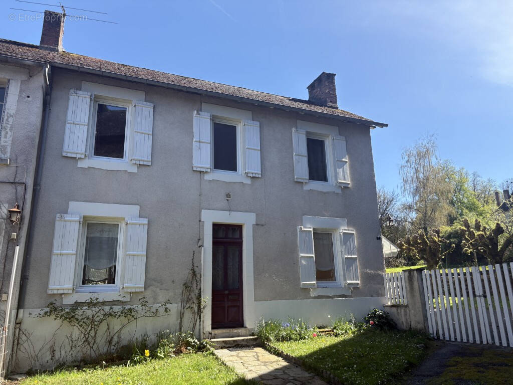 Maison à ARNAC-POMPADOUR