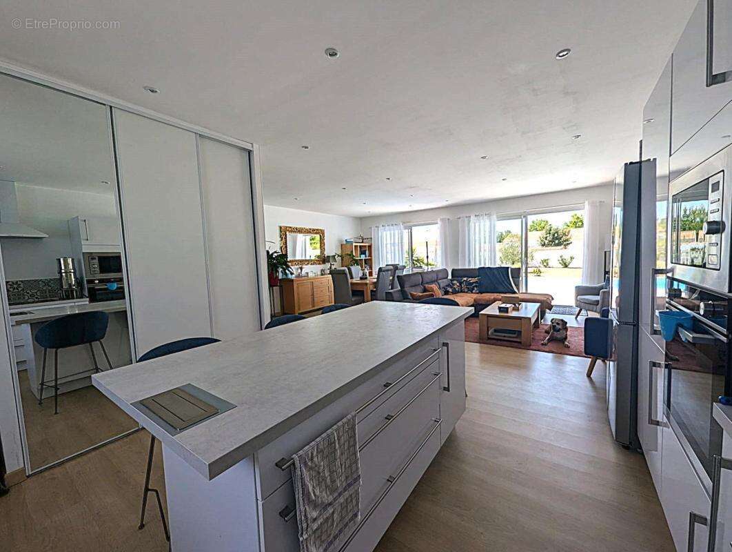 CHALLANS, Maison, 109 m2, 4 chambres, piscine - photo 2