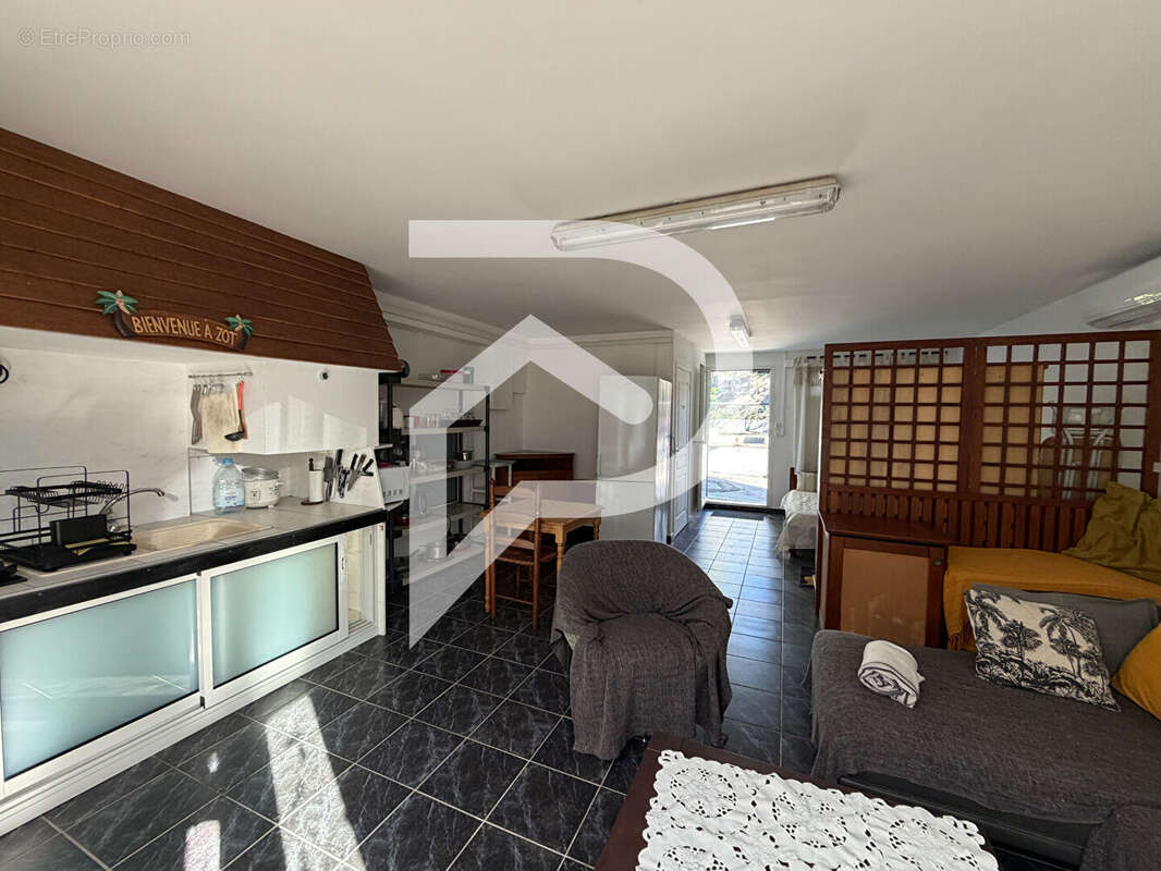 Un ensemble immobilier rare au coeur de Manapany-les-Bains - photo 4