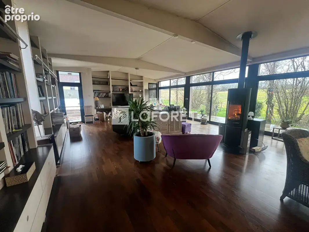 Trenal · Maison familiale 278 m² · Piscine couverte · Terrain 2 000 m² · DPE C - photo 3