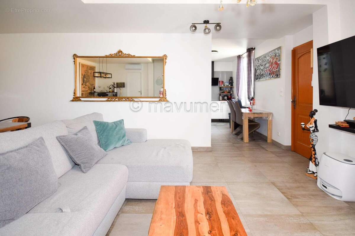 APPARTEMENT T4 ESPRIT MAISON AVEC PISCINE, JARDIN PRIVATIF DE 450 M² ET VUE MER L\'ESTAQUE  13016 Marseille n°10 - Appartement à MARSEILLE-16E